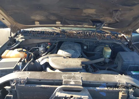 2001 GMC Yukon Sle z USA, uszkodzony, nr VIN 1GKEC13T81R182766